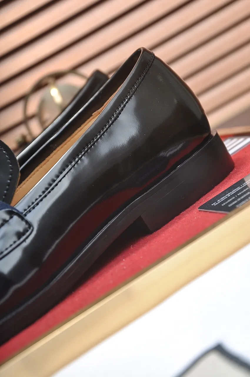 Factory price 540💶Italian top luxury men's shoe giant (GUCCI) (Gucci) (full cowhide lining) new arrival🍃Original European style🔰 Pleasant to the eye😍In order to make the shoes more durable and non-deformable🌀The production continues to follow traditional methods but there is still no lack of innovation💪The original sheepskin is chosen for the leather♻️Smooth, natural and exceptionally bright⭐Made of imported cowhide The rich man’s first choice 38-45 (45 customized)